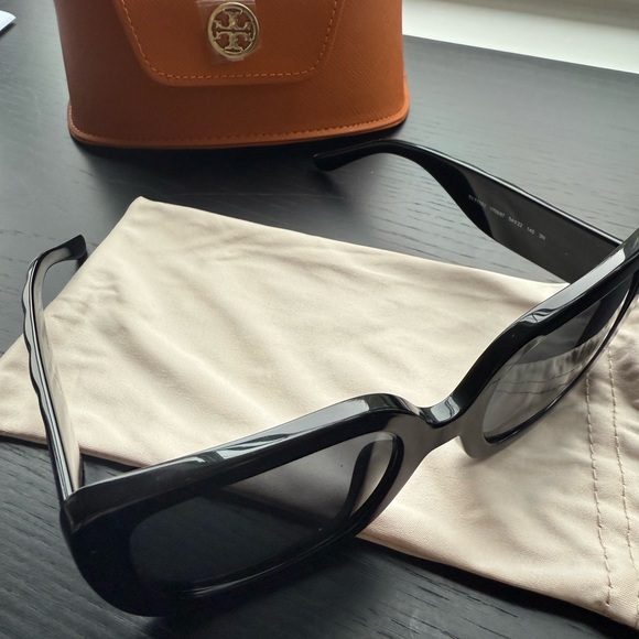 Tory Burch Black Sunglasses - Picture 5 of 10